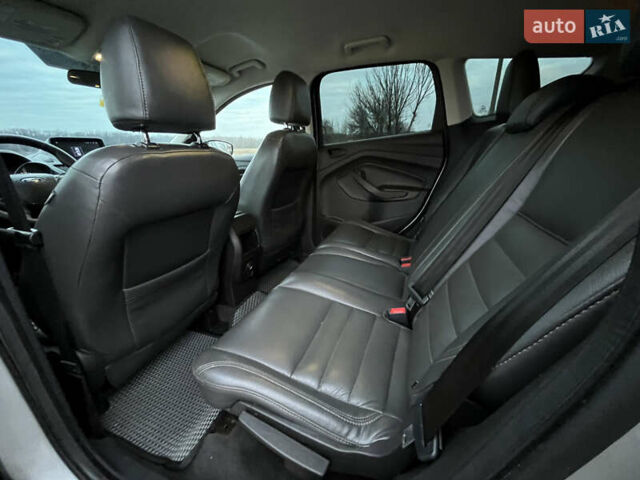 Серый Форд Эскейп, объемом двигателя 2.5 л и пробегом 184 тыс. км за 11500 $, фото 14 на Automoto.ua