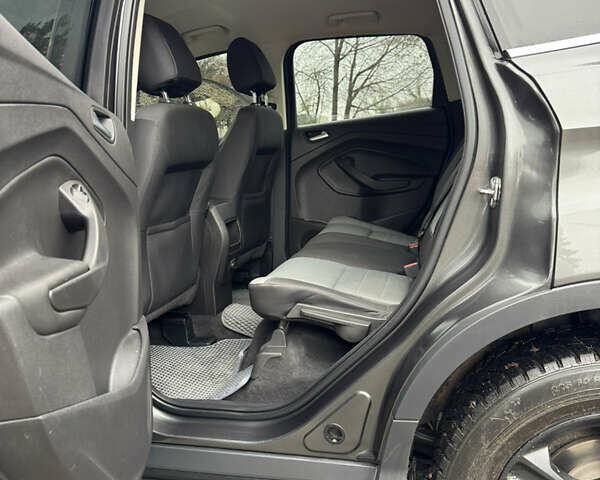 Серый Форд Эскейп, объемом двигателя 2.5 л и пробегом 165 тыс. км за 11333 $, фото 25 на Automoto.ua