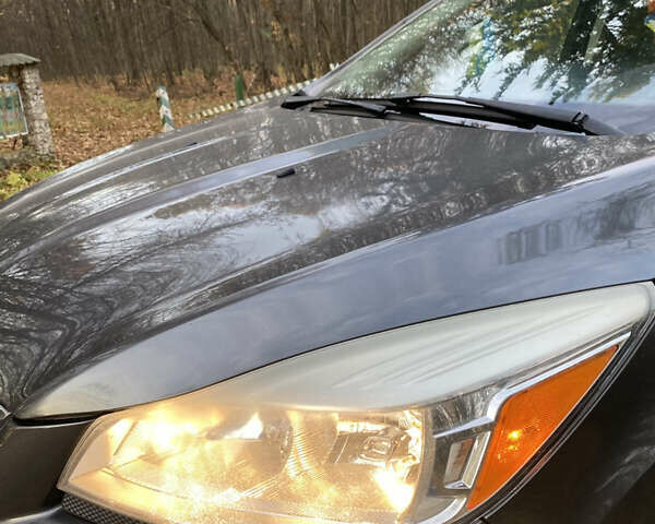 Серый Форд Эскейп, объемом двигателя 2 л и пробегом 309 тыс. км за 11000 $, фото 3 на Automoto.ua