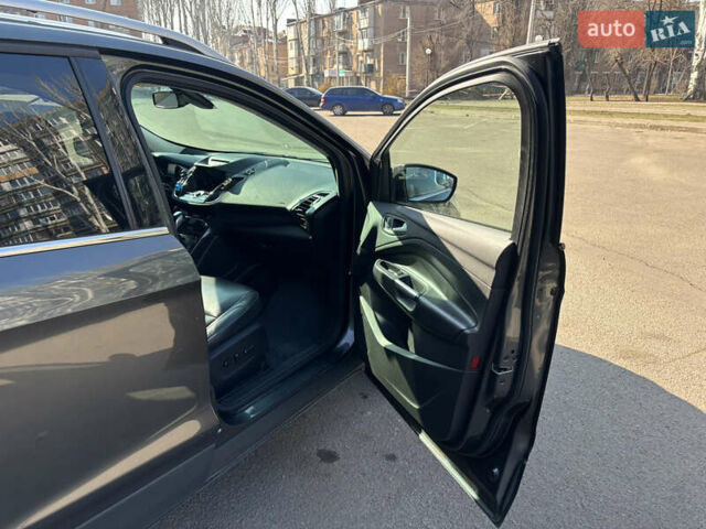 Серый Форд Эскейп, объемом двигателя 2 л и пробегом 200 тыс. км за 12500 $, фото 12 на Automoto.ua