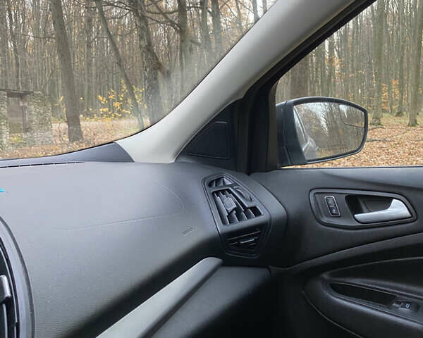 Серый Форд Эскейп, объемом двигателя 2 л и пробегом 309 тыс. км за 11000 $, фото 17 на Automoto.ua