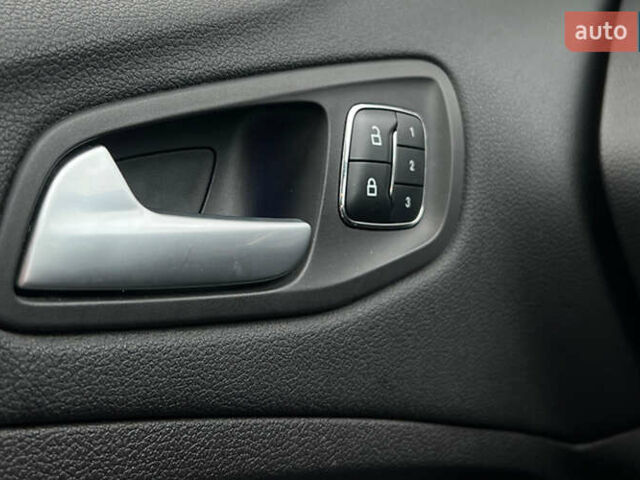 Серый Форд Эскейп, объемом двигателя 2 л и пробегом 124 тыс. км за 13500 $, фото 19 на Automoto.ua