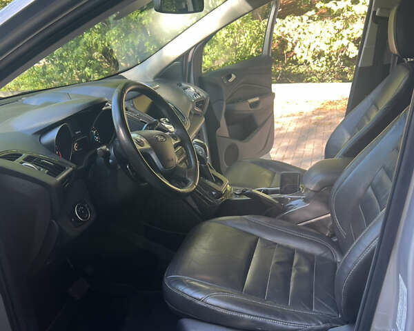 Серый Форд Эскейп, объемом двигателя 2 л и пробегом 170 тыс. км за 12900 $, фото 6 на Automoto.ua