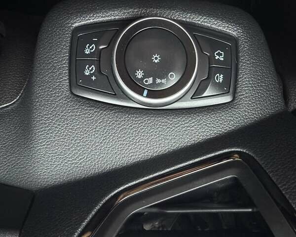 Серый Форд Эскейп, объемом двигателя 2 л и пробегом 150 тыс. км за 12800 $, фото 12 на Automoto.ua