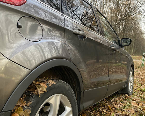 Серый Форд Эскейп, объемом двигателя 2 л и пробегом 309 тыс. км за 11000 $, фото 6 на Automoto.ua