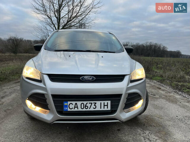 Серый Форд Эскейп, объемом двигателя 2.5 л и пробегом 184 тыс. км за 11500 $, фото 1 на Automoto.ua