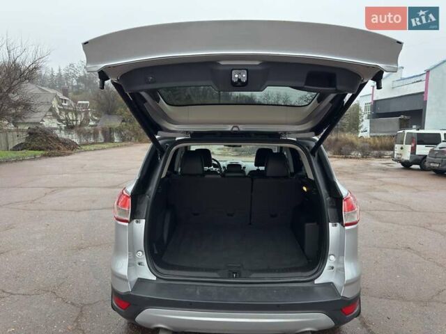 Серый Форд Эскейп, объемом двигателя 2 л и пробегом 150 тыс. км за 12800 $, фото 16 на Automoto.ua