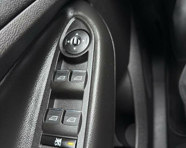 Серый Форд Эскейп, объемом двигателя 2 л и пробегом 150 тыс. км за 12800 $, фото 10 на Automoto.ua