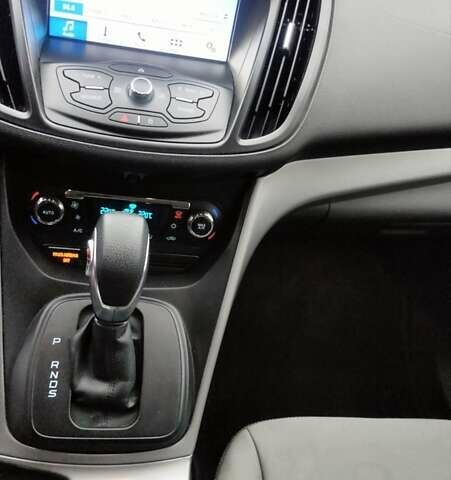 Серый Форд Эскейп, объемом двигателя 1.6 л и пробегом 206 тыс. км за 12250 $, фото 13 на Automoto.ua