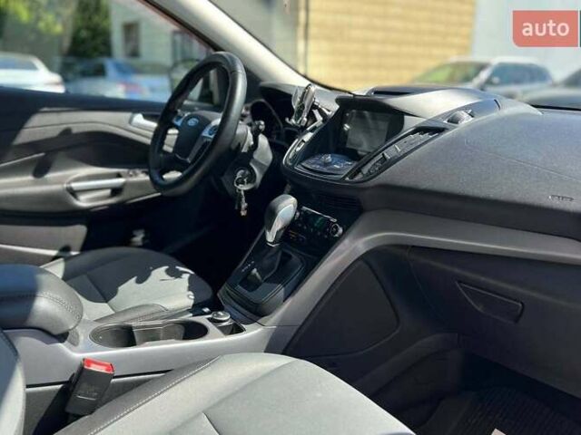 Сірий Форд Ескейп, об'ємом двигуна 2 л та пробігом 177 тис. км за 12900 $, фото 18 на Automoto.ua