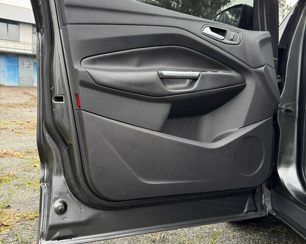 Серый Форд Эскейп, объемом двигателя 2.5 л и пробегом 165 тыс. км за 11333 $, фото 18 на Automoto.ua