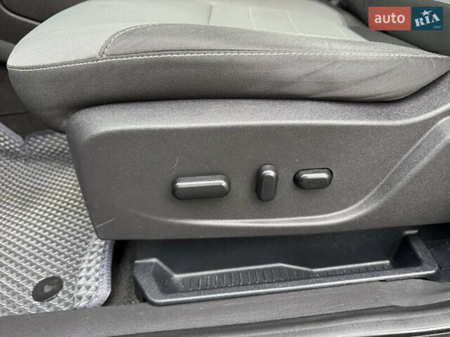 Серый Форд Эскейп, объемом двигателя 2.5 л и пробегом 165 тыс. км за 11333 $, фото 23 на Automoto.ua