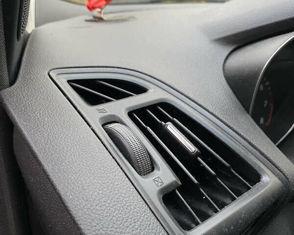 Серый Форд Эскейп, объемом двигателя 2 л и пробегом 309 тыс. км за 11000 $, фото 21 на Automoto.ua