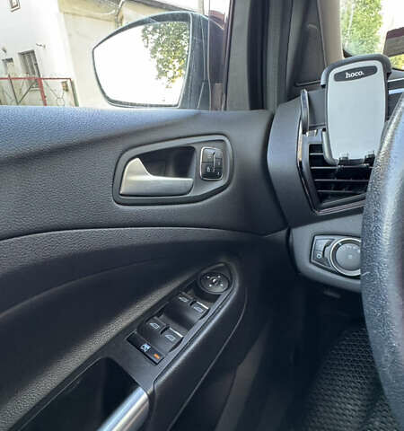 Серый Форд Эскейп, объемом двигателя 2 л и пробегом 148 тыс. км за 14000 $, фото 3 на Automoto.ua