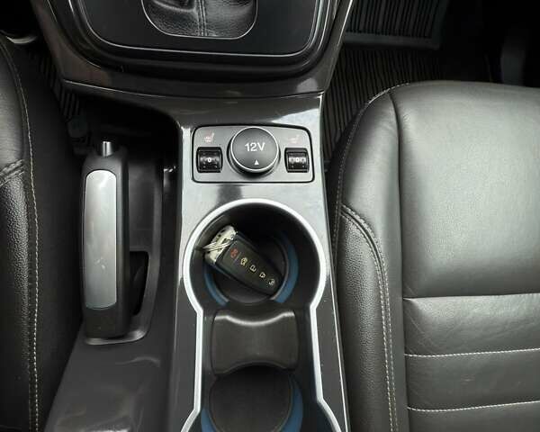 Серый Форд Эскейп, объемом двигателя 2 л и пробегом 150 тыс. км за 12800 $, фото 13 на Automoto.ua