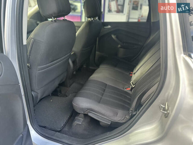Сірий Форд Ескейп, об'ємом двигуна 2 л та пробігом 190 тис. км за 9800 $, фото 7 на Automoto.ua