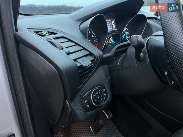 Серый Форд Эскейп, объемом двигателя 2.5 л и пробегом 184 тыс. км за 11500 $, фото 8 на Automoto.ua