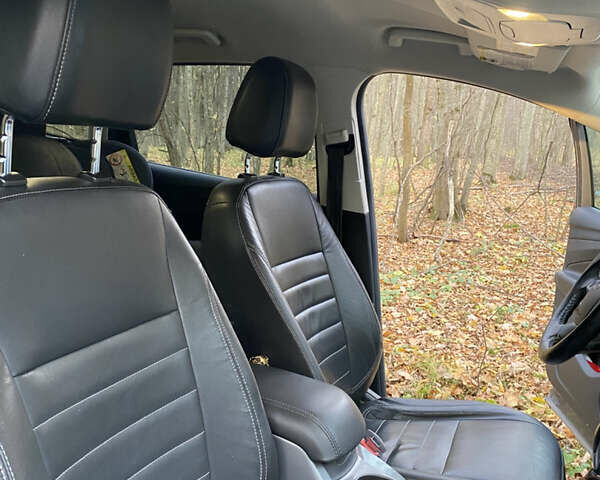 Серый Форд Эскейп, объемом двигателя 2 л и пробегом 309 тыс. км за 11000 $, фото 10 на Automoto.ua