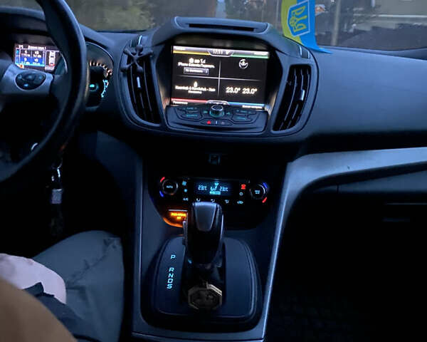 Серый Форд Эскейп, объемом двигателя 2 л и пробегом 309 тыс. км за 11000 $, фото 28 на Automoto.ua