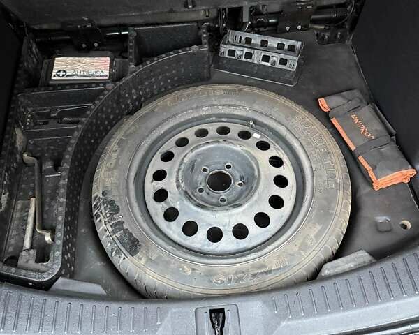 Серый Форд Эскейп, объемом двигателя 2 л и пробегом 125 тыс. км за 12000 $, фото 28 на Automoto.ua