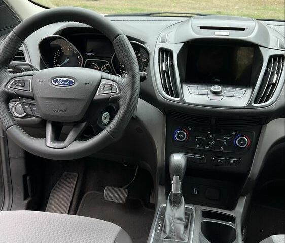 Серый Форд Эскейп, объемом двигателя 2 л и пробегом 220 тыс. км за 12700 $, фото 7 на Automoto.ua