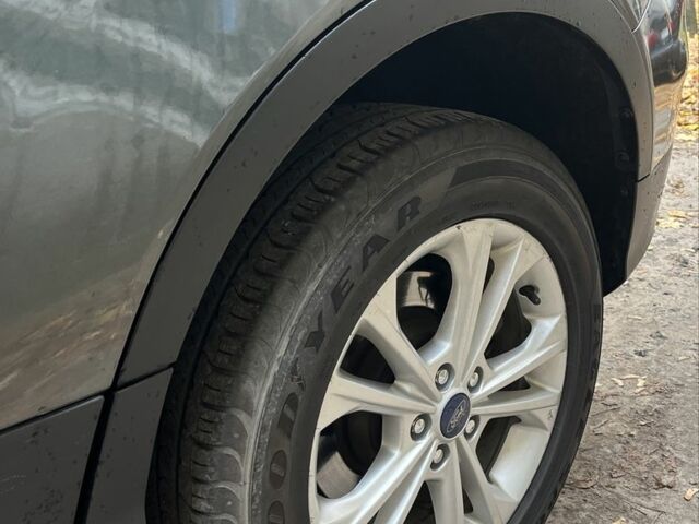 Сірий Форд Ескейп, об'ємом двигуна 1.5 л та пробігом 143 тис. км за 13000 $, фото 8 на Automoto.ua