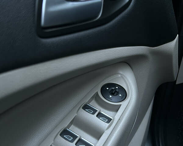 Сірий Форд Ескейп, об'ємом двигуна 1.5 л та пробігом 152 тис. км за 13000 $, фото 19 на Automoto.ua