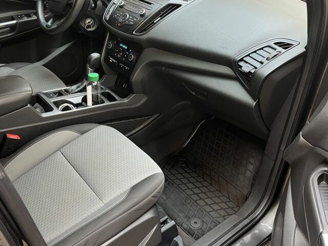 Сірий Форд Ескейп, об'ємом двигуна 1.5 л та пробігом 143 тис. км за 13000 $, фото 13 на Automoto.ua