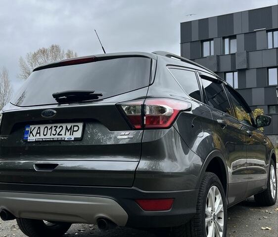 Серый Форд Эскейп, объемом двигателя 2 л и пробегом 220 тыс. км за 12700 $, фото 1 на Automoto.ua