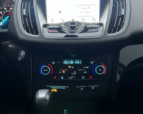 Сірий Форд Ескейп, об'ємом двигуна 2 л та пробігом 139 тис. км за 14800 $, фото 32 на Automoto.ua