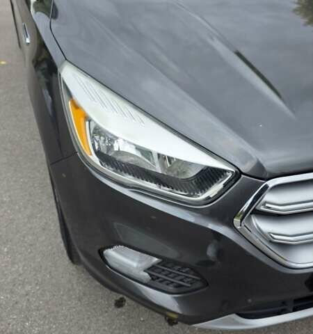 Сірий Форд Ескейп, об'ємом двигуна 1.5 л та пробігом 216 тис. км за 10500 $, фото 2 на Automoto.ua