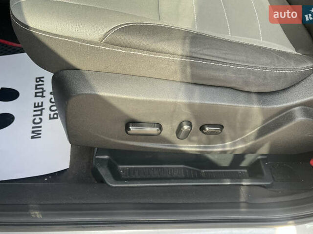 Сірий Форд Ескейп, об'ємом двигуна 2.49 л та пробігом 172 тис. км за 12300 $, фото 9 на Automoto.ua