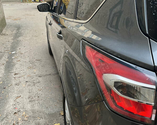 Серый Форд Эскейп, объемом двигателя 1.5 л и пробегом 143 тыс. км за 13000 $, фото 4 на Automoto.ua