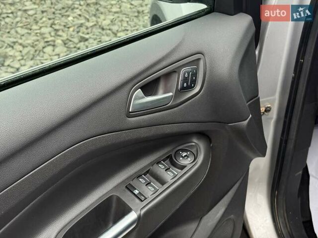 Сірий Форд Ескейп, об'ємом двигуна 2 л та пробігом 50 тис. км за 9000 $, фото 9 на Automoto.ua