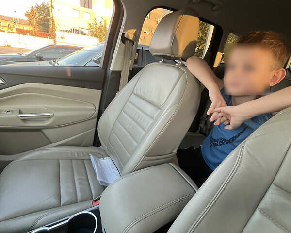 Серый Форд Эскейп, объемом двигателя 2 л и пробегом 115 тыс. км за 13900 $, фото 15 на Automoto.ua