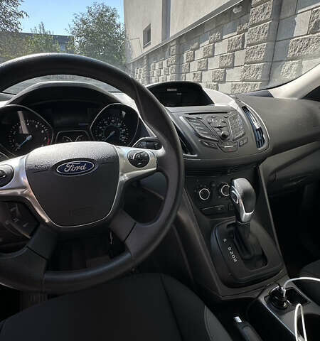 Форд Эскейп 2016 в Ровно на Automoto.ua Серый Форд Эскейп, объемом двигателя 2.49 л и пробегом 124 тыс. км за 9700 $, фото 4 на Automoto.ua