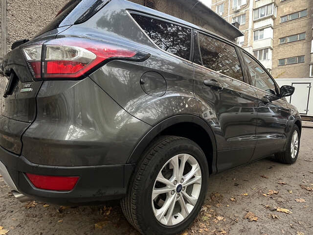 Серый Форд Эскейп, объемом двигателя 1.5 л и пробегом 143 тыс. км за 13000 $, фото 1 на Automoto.ua