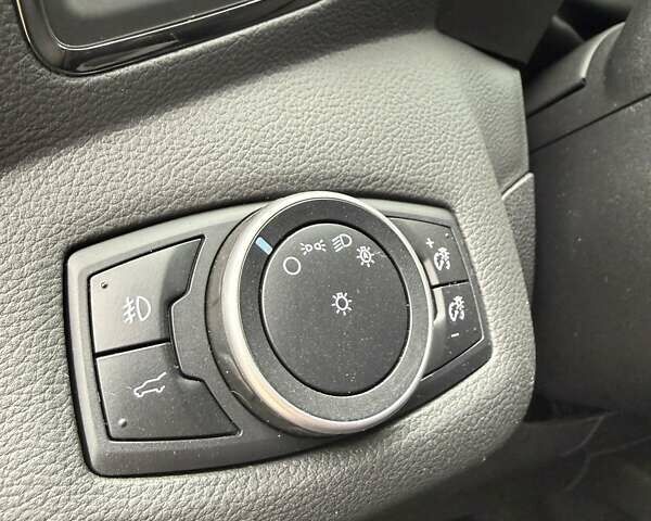 Серый Форд Эскейп, объемом двигателя 1.5 л и пробегом 150 тыс. км за 13500 $, фото 19 на Automoto.ua