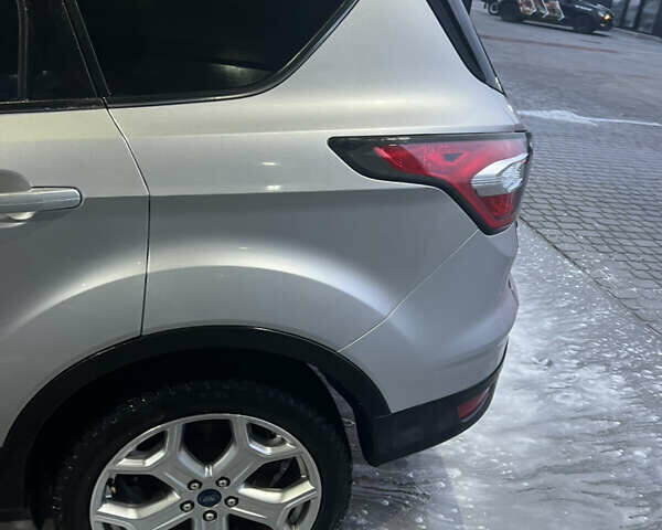 Серый Форд Эскейп, объемом двигателя 2 л и пробегом 113 тыс. км за 16500 $, фото 13 на Automoto.ua