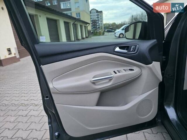 Форд Эскейп 2016 в Хмельницком на Automoto.ua Серый Форд Эскейп, объемом двигателя 2.5 л и пробегом 192 тыс. км за 9999 $, фото 31 на Automoto.ua