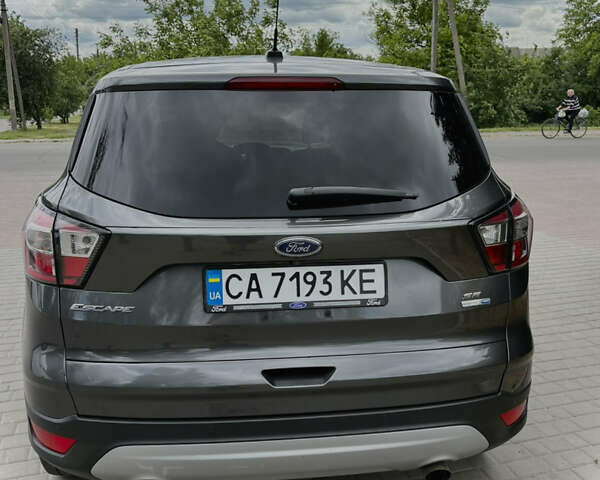 Серый Форд Эскейп, объемом двигателя 1.5 л и пробегом 256 тыс. км за 11999 $, фото 3 на Automoto.ua
