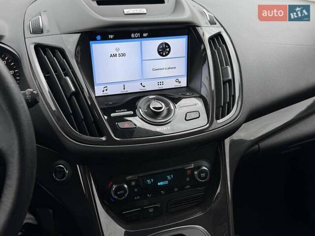 Сірий Форд Ескейп, об'ємом двигуна 2 л та пробігом 50 тис. км за 9000 $, фото 20 на Automoto.ua