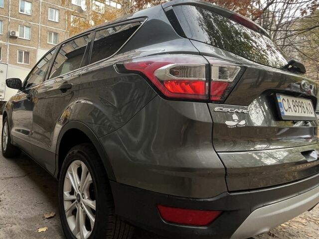 Сірий Форд Ескейп, об'ємом двигуна 1.5 л та пробігом 143 тис. км за 13000 $, фото 2 на Automoto.ua
