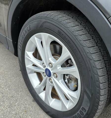 Сірий Форд Ескейп, об'ємом двигуна 1.5 л та пробігом 216 тис. км за 10500 $, фото 4 на Automoto.ua