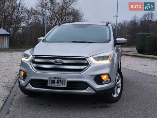 Серый Форд Эскейп, объемом двигателя 1.5 л и пробегом 136 тыс. км за 12900 $, фото 4 на Automoto.ua