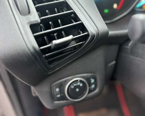 Серый Форд Эскейп, объемом двигателя 2 л и пробегом 190 тыс. км за 9400 $, фото 11 на Automoto.ua