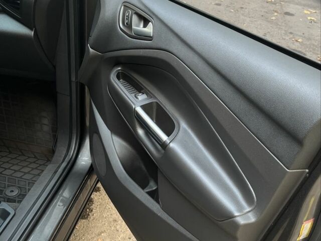 Сірий Форд Ескейп, об'ємом двигуна 1.5 л та пробігом 143 тис. км за 13000 $, фото 14 на Automoto.ua