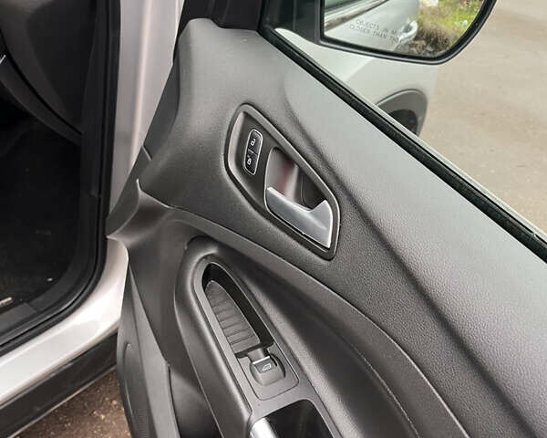 Серый Форд Эскейп, объемом двигателя 0 л и пробегом 140 тыс. км за 13300 $, фото 20 на Automoto.ua