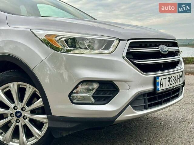 Серый Форд Эскейп, объемом двигателя 1.5 л и пробегом 139 тыс. км за 11900 $, фото 2 на Automoto.ua