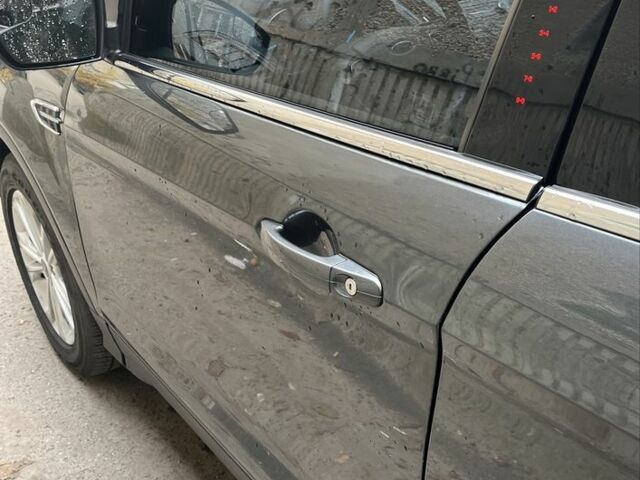 Сірий Форд Ескейп, об'ємом двигуна 1.5 л та пробігом 143 тис. км за 13000 $, фото 6 на Automoto.ua